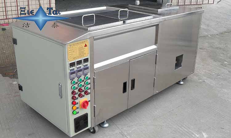 如何快速清洗汽車發(fā)動機(jī)上面的油污和積碳？1